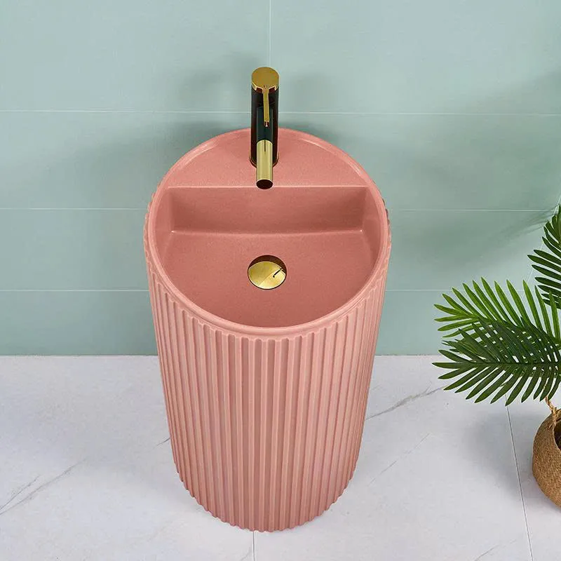 Chậu nghệ thuật chân đứng màu hồng bằng đá nhân tạo CNT011P